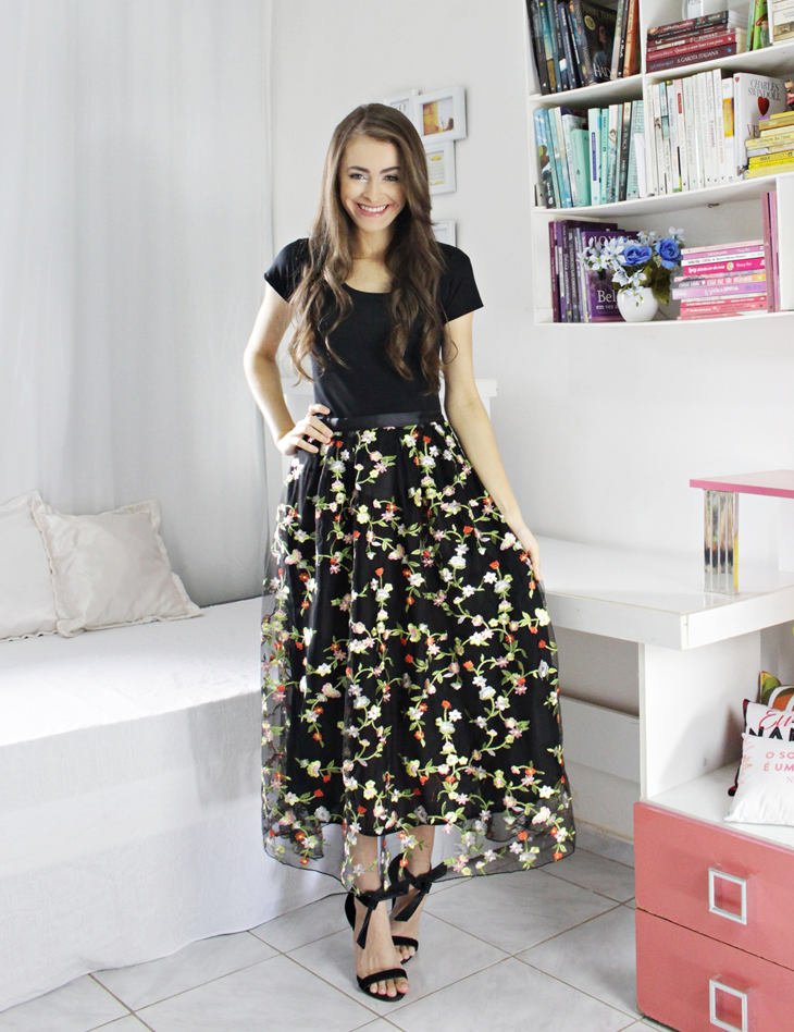 Saia midi online com tule bordado